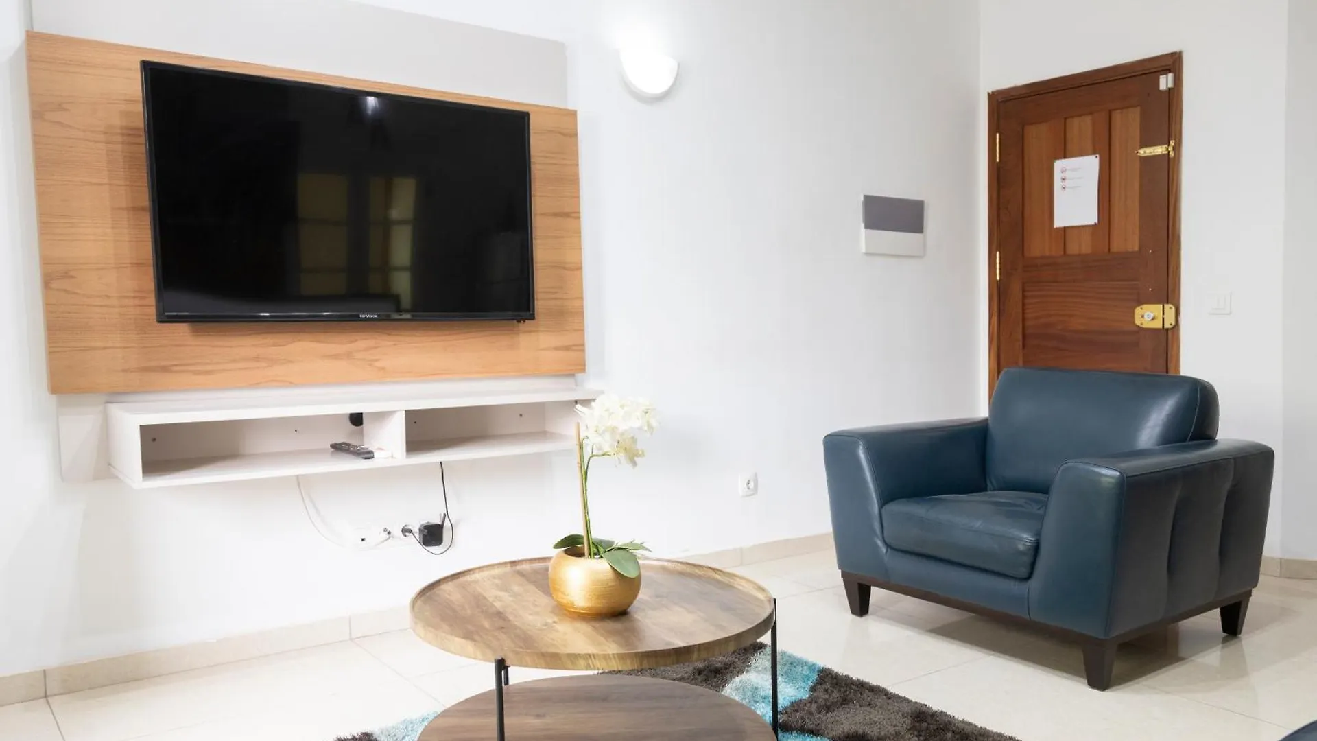 City Center Charm: 2-Bdr Apt In Palmarejo - Lcgr Praia