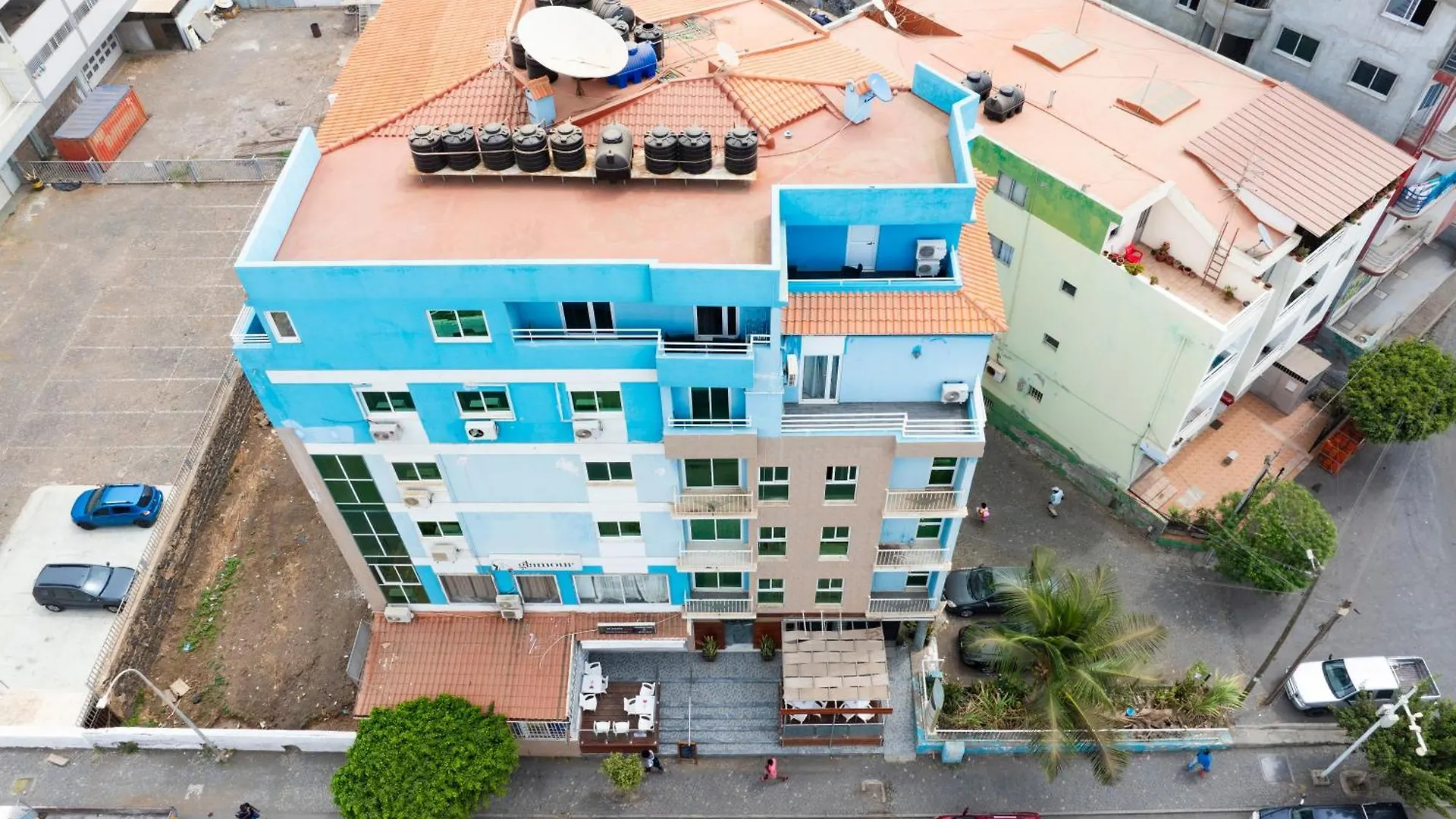 City Center Charm: 2-Bdr Apt In Palmarejo - Lcgr Praia