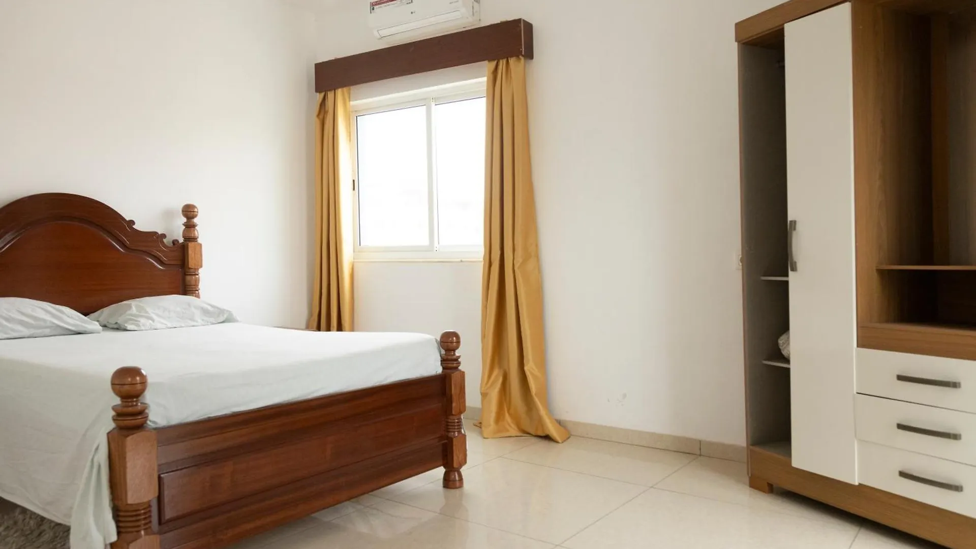 City Center Charm: 2-Bdr Apt In Palmarejo - Lcgr Praia
